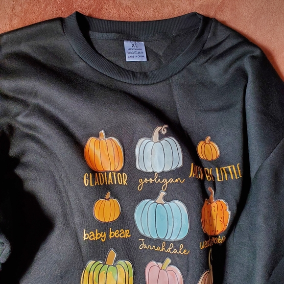 Womens Halloween Sweater Size Medium Warm Durable Pull Over Ladies Sweater - Picture 2 of 15